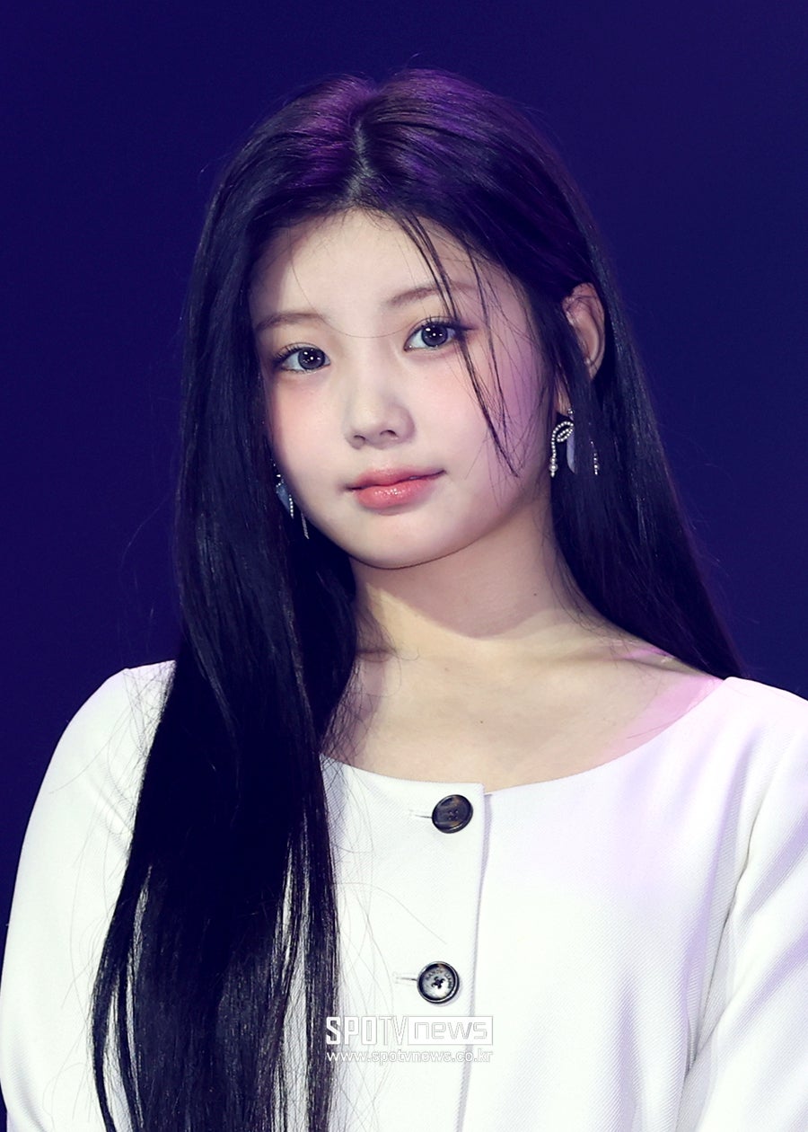 <볼살이 볼륨이 얼굴의 위쪽에 머무르는 얼굴>